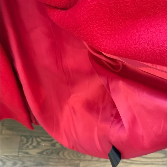 Beautiful red wool coat. - Picture 9 of 12